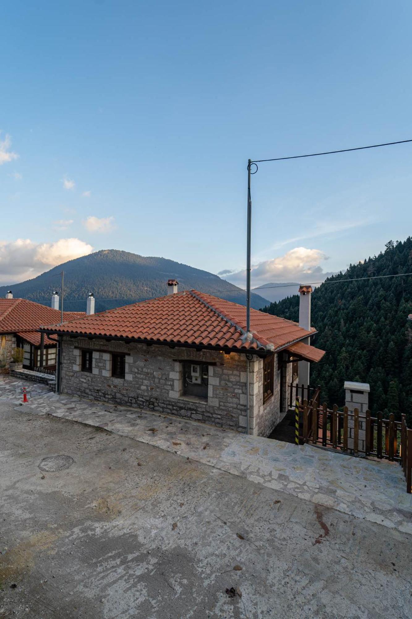 Villa Korfes-Κορφές Τριώροφη Βίλα Για Οικογένειες Και Παρέες Karpenísion Eksteriør bilde