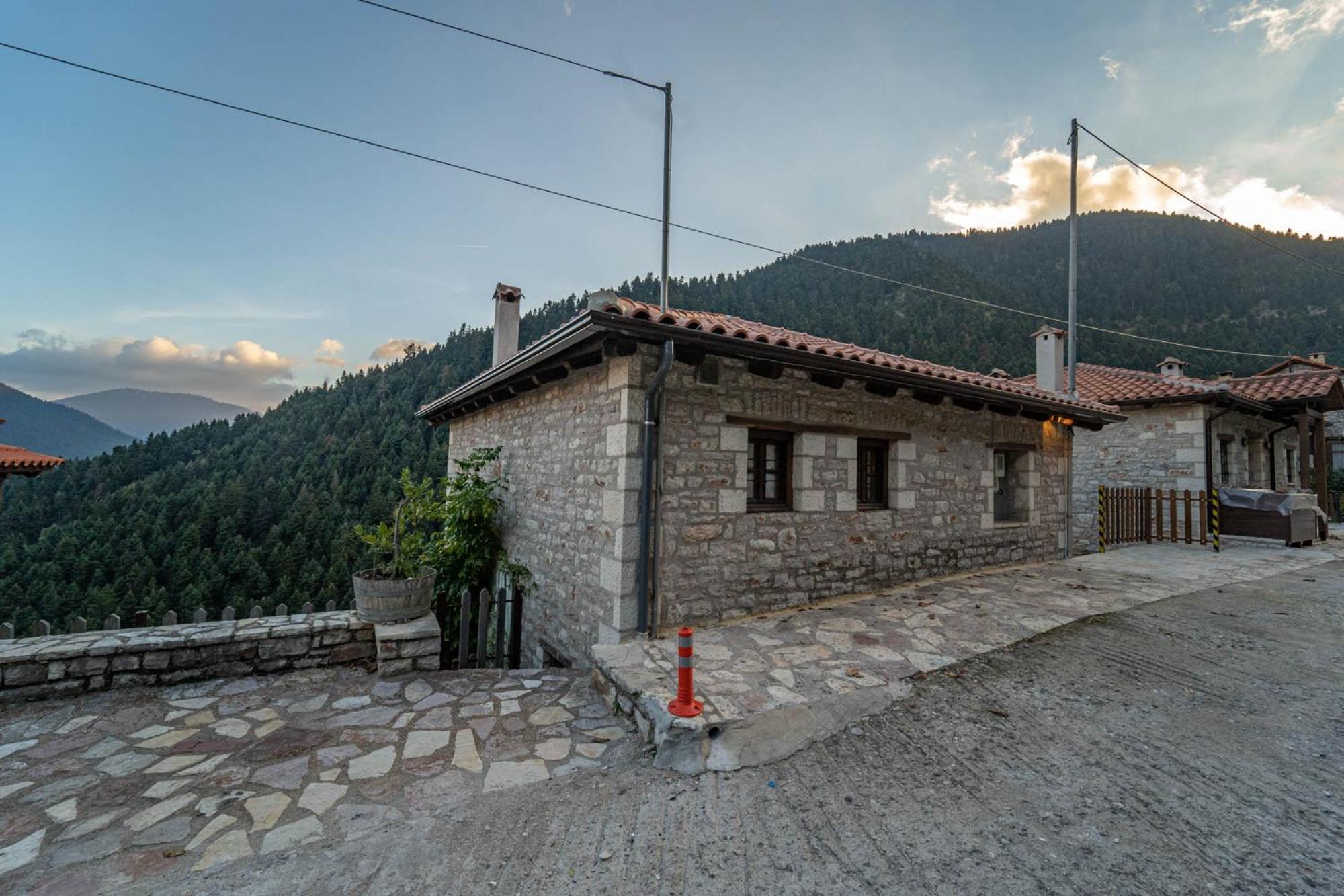 Villa Korfes-Κορφές Τριώροφη Βίλα Για Οικογένειες Και Παρέες Karpenísion Eksteriør bilde